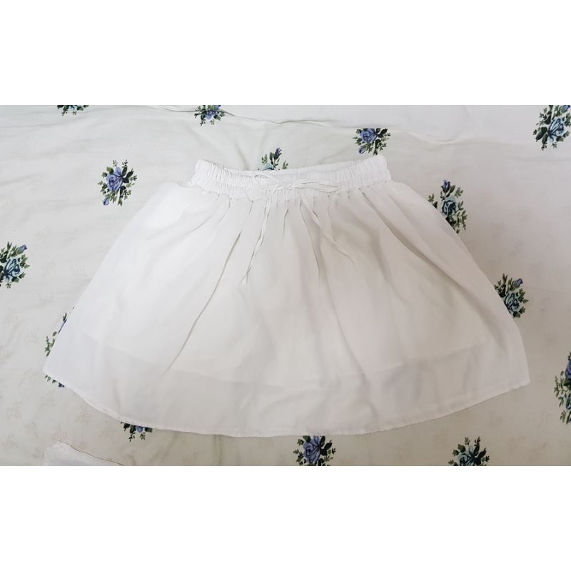 Chân váy voan màu trắng (sản phẩm chốt trên livestream)