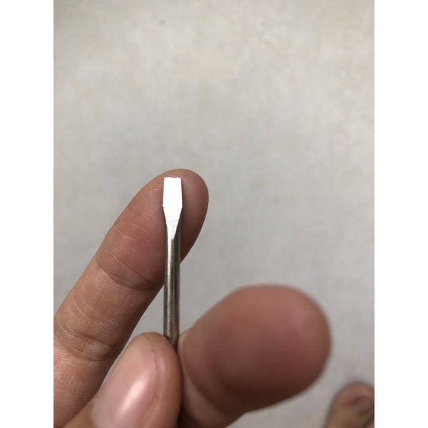 Tua vít ( có nam châm hít) 4 chấu và 2 chấu