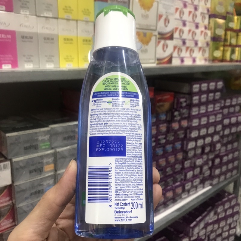 Nước tẩy trang Nivea kiểm soát nhờn ngăn ngừa mụn trắng da 200ml.