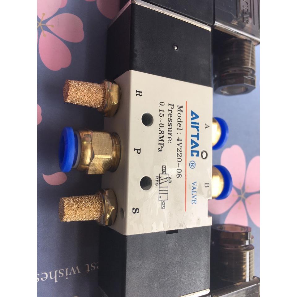 4V220-08 Van điện từ 2 đầu coil điện 5/2   hàng đẹp