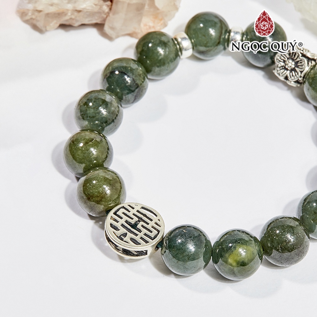 Vòng tay CT nước ngọc charm thông - Ngọc Quý