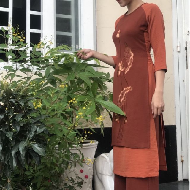Áo dài hai tà đôi vải đũi