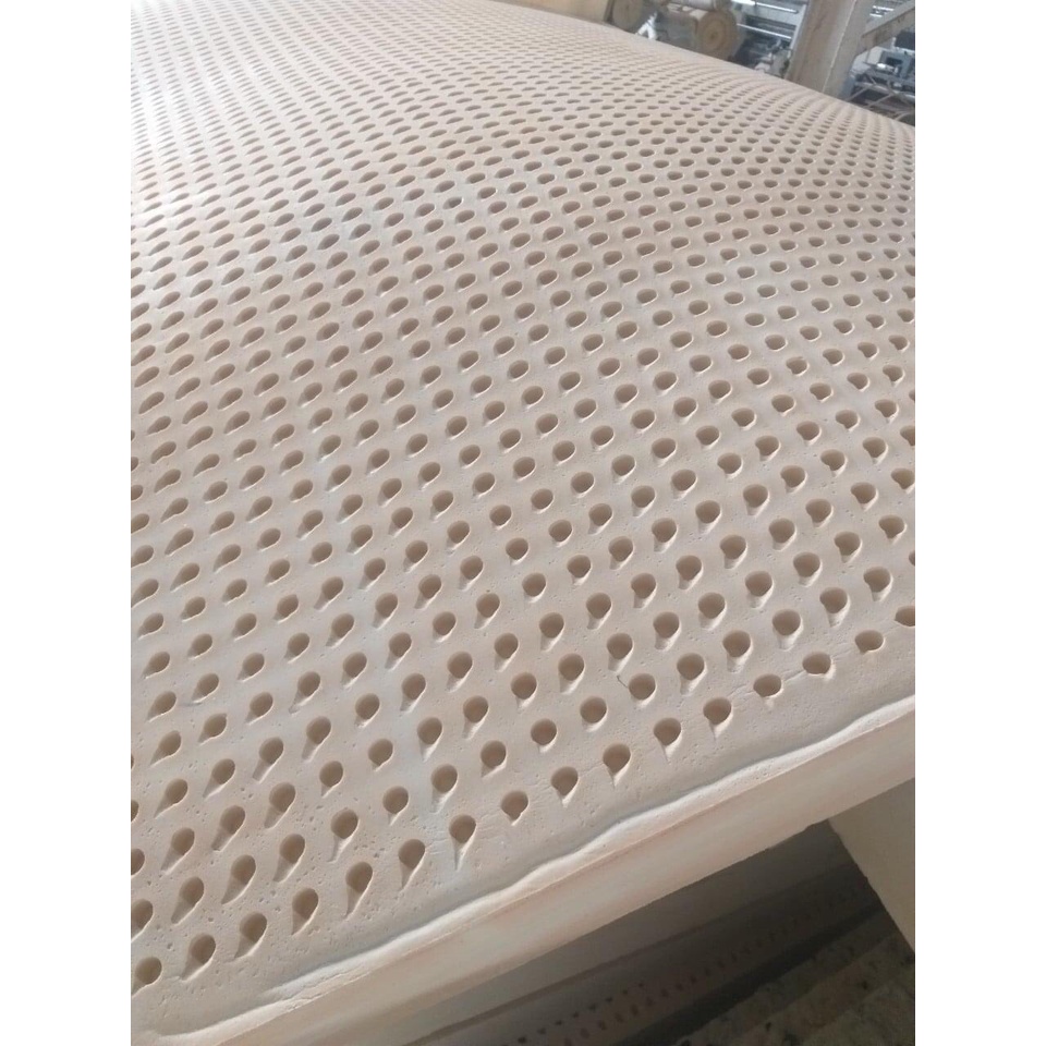 Nệm CAO SU THIÊN NHIÊN hàng trưng bày loại hai mặt lỗ tròn size 1m6 x2m x10cm
