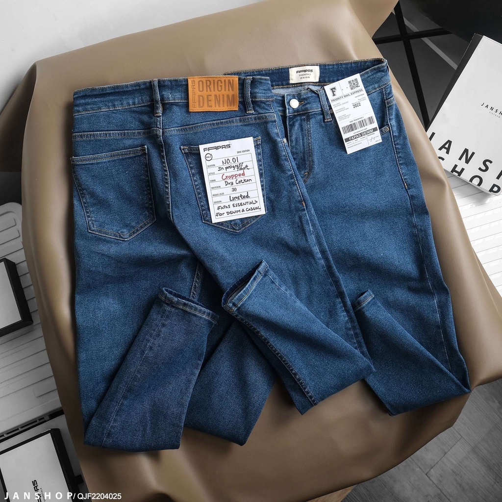 Quần Jean Back To Basic Với Tone Màu Xanh Cổ Điển Được Làm Từ Chất Vải Jean Dày Dặn, Co Giãn Tốt Và Thoải Mái