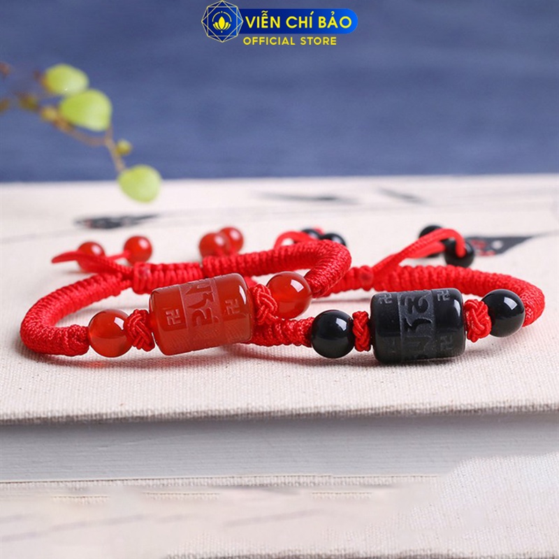 Vòng chỉ tay trụ lục tự đen dây vải đỏ chất liệu đá tự nhiên thời trang phụ kiện trang sức Viễn Chí Bảo V000196