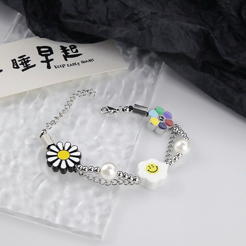 Vòng đeo tay bằng thép titan họa tiết hoa cúc nhỏ phong cách hip hop Hàn Quốc