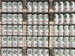 Cốc sứ tên Bát Tràng