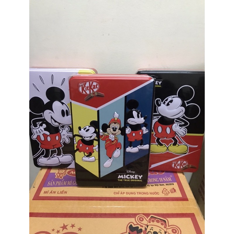 HỘP THIẾC 12 THANH SOCOLA KITKAT MẪU TẾt HÌNH MICKEY XINH XẮN