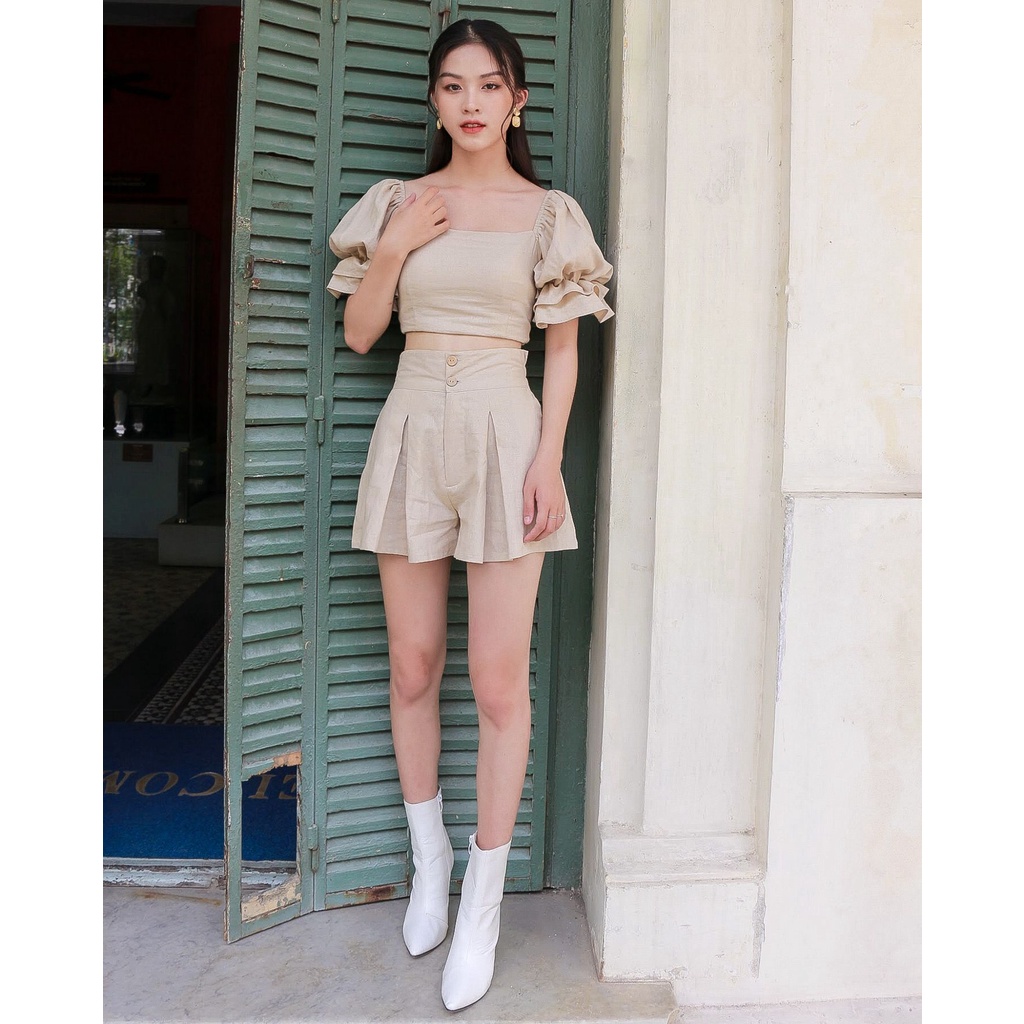 KIOBI – Quần shorts Summer form lưng cao, bản eo 7p, ống loe xếp li, lưng thun phía sau, vải linen bột be - KIQ2062B