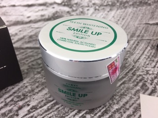 BỘT THAN HOẠT TÍNH TRẮNG RĂNG SMILE UP