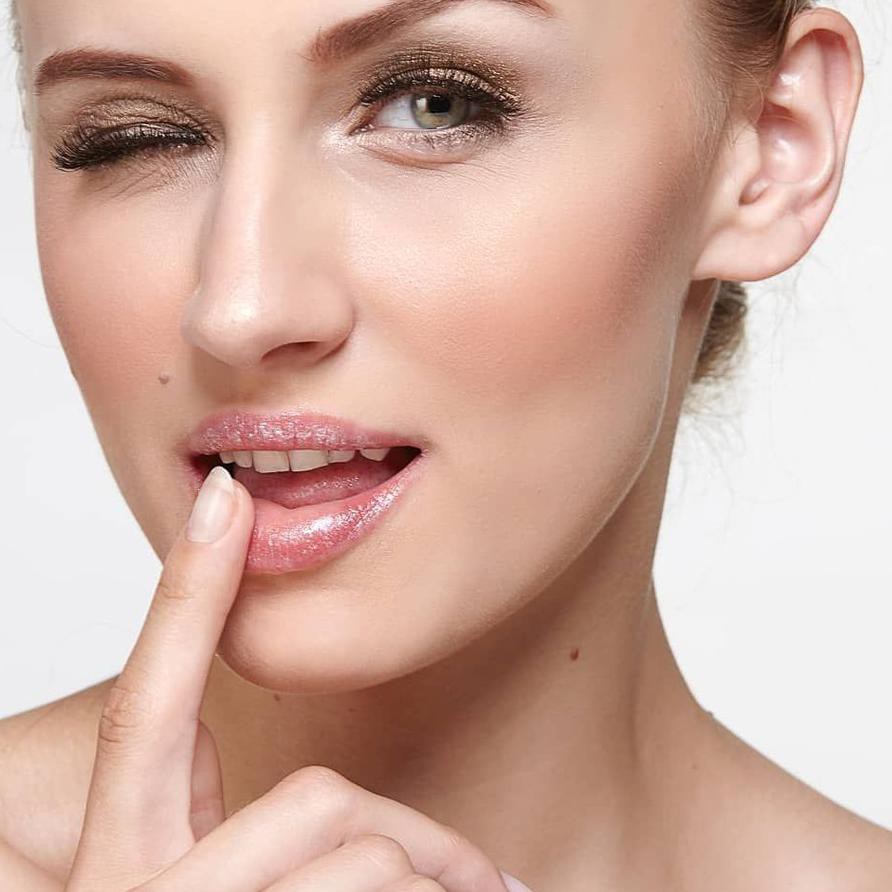 (Hàng Mới Về) Serum Dưỡng Môi + Son Tẩy Tế Bào Chết Làm Đẹp Môi | BigBuy360 - bigbuy360.vn