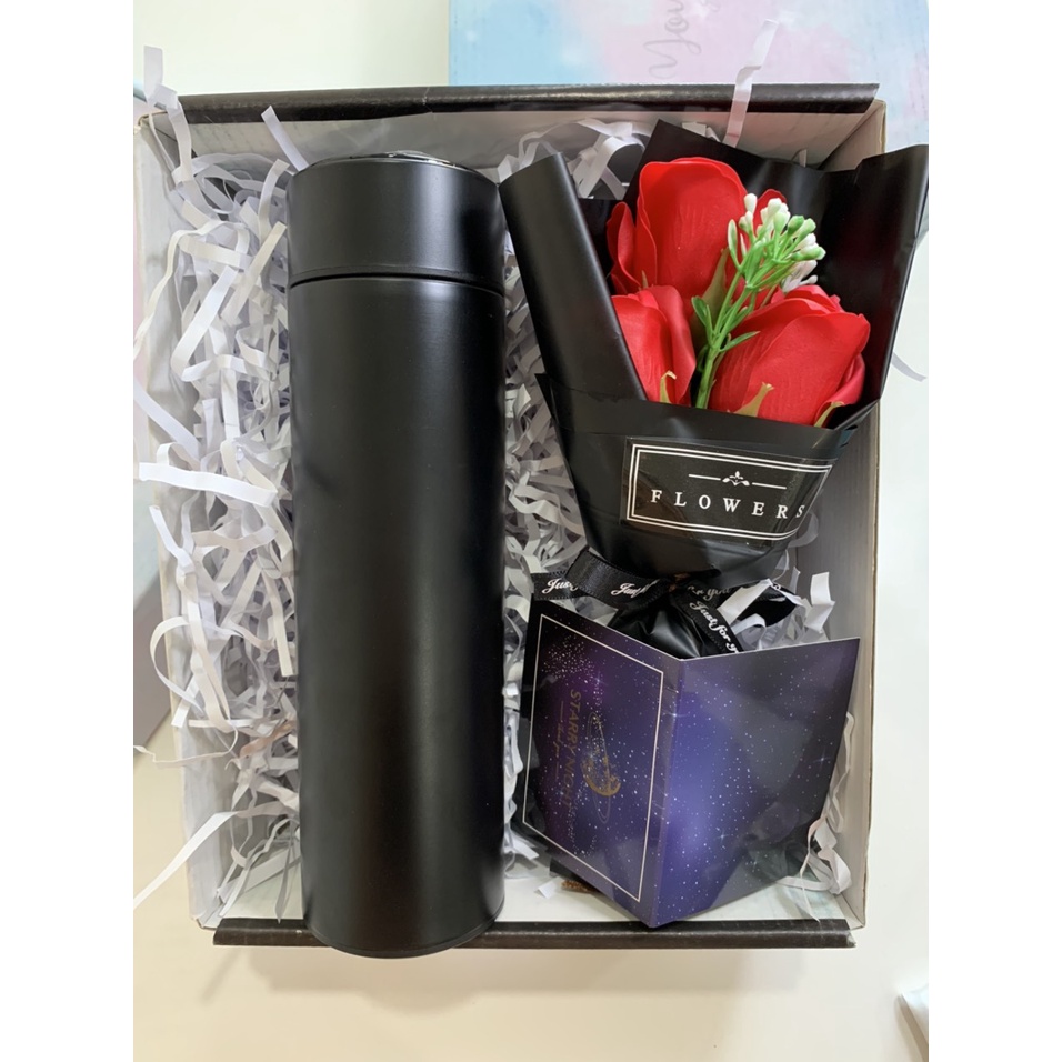 Hộp quà tặng ý nghĩa cho cả nam và nữ gồm bình giữ nhiệt, hoa sáp, thiệp