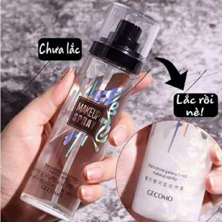 Xịt khóa nền trang điểm
