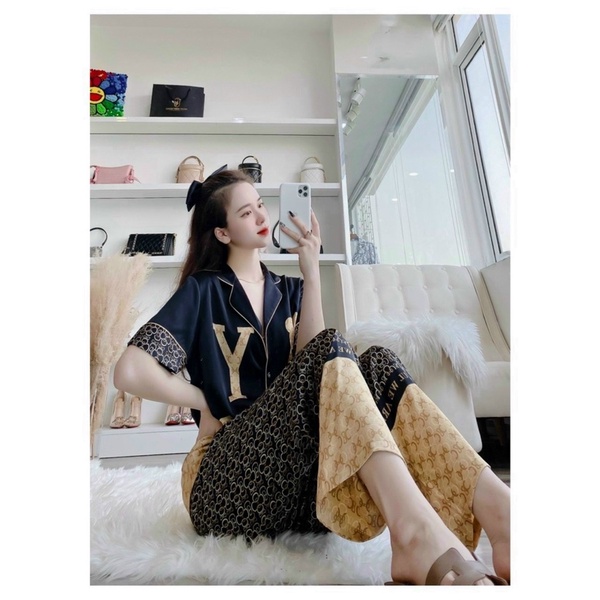 Bộ pyjama chữ sịn