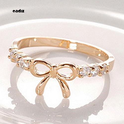 Nhẫn cô dâu hình nơ đính đá đơn giản