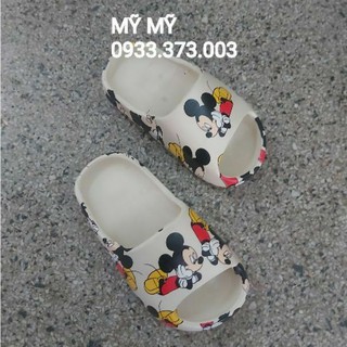 Dép bánh mì hình Mickey cho bé.