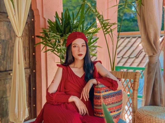 Đầm maxi xẻ tay kèm ảnh khách cuối bài