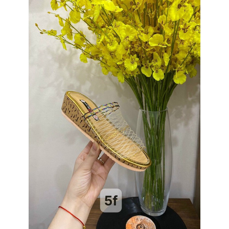 Dép lê lưới huyền thoại