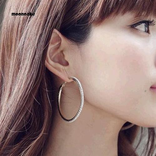 Khuyên tai nữ trang dáng tròn đính đá pha lê xinh xắn