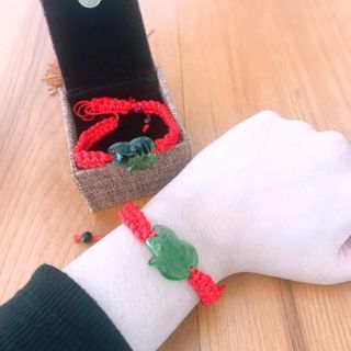 Vòng chỉ đỏ may mắn