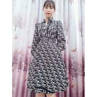 đầm cổ cổ trụ