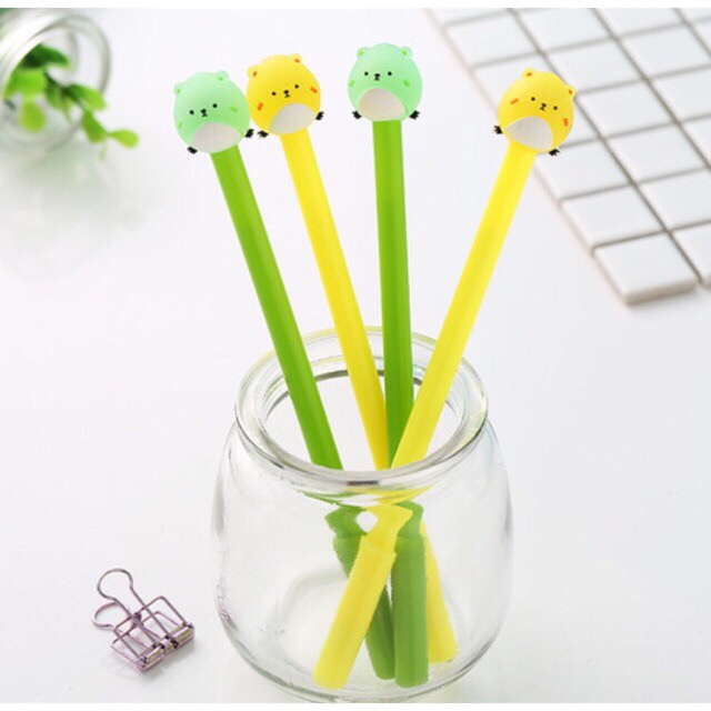 Bút viết mực nước gấu vàng xanh, có 4 màu mực đen, đỏ, xanh, tím Sakura Shop