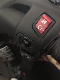 Nút IDLING STOP đỏ SH 300i