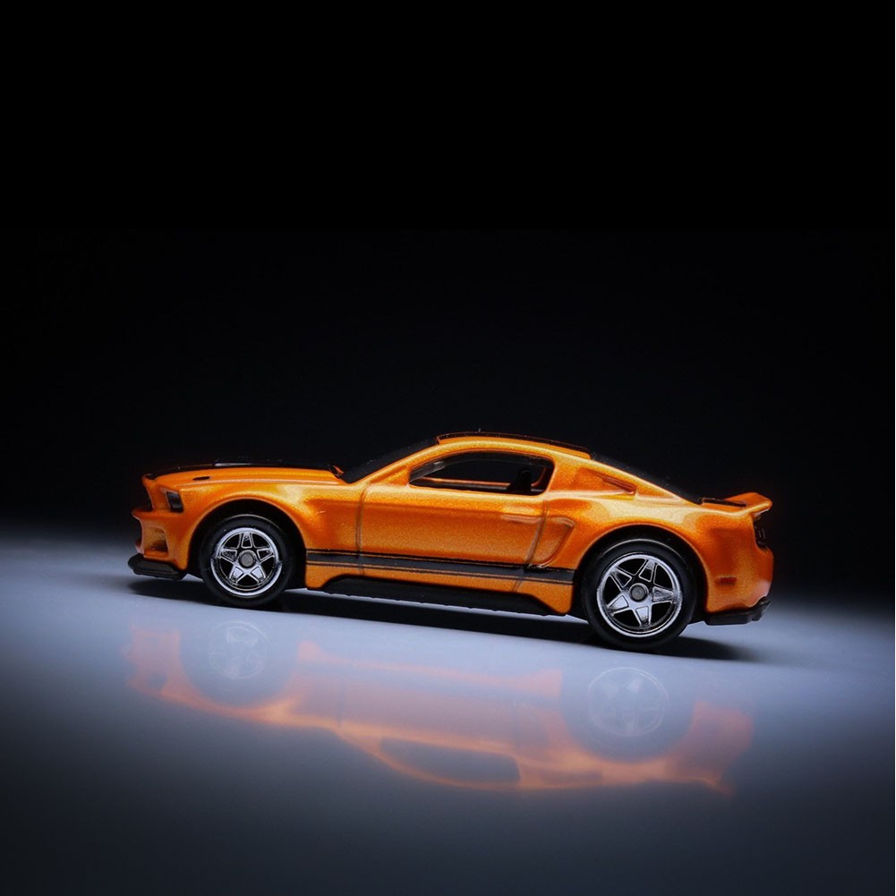 Xe mô hình Hot Wheels 2014 Custom Mustang Cruise Boulevard Premium Car Culture