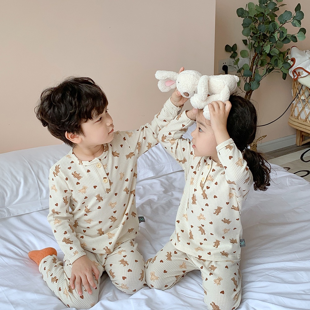 Set quần áo cotton tổ ong cho bé trai bé gái, Quần áo trẻ em dài tay thêu hình 2 con gấu họa tiết trái tim Hàn Quốc