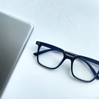 KÍNH NHỰA CỨNG FORM VUÔNG BASIC