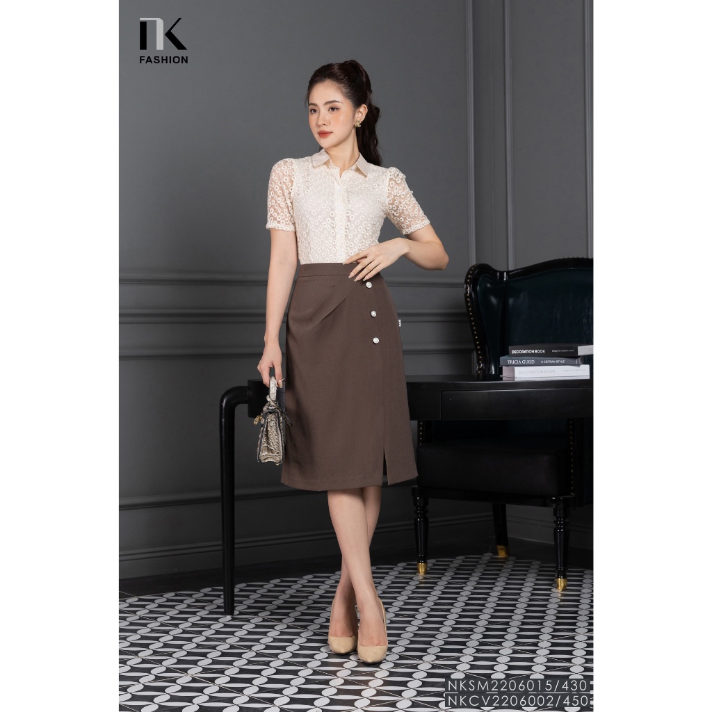 Áo Sơ Mi Cổ Đức NK FASHION Thiết Kế Ren Hoa Nhí Sang Trọng Chất Liệu Nhập Hàn Cao Cấp NKSM2206015
