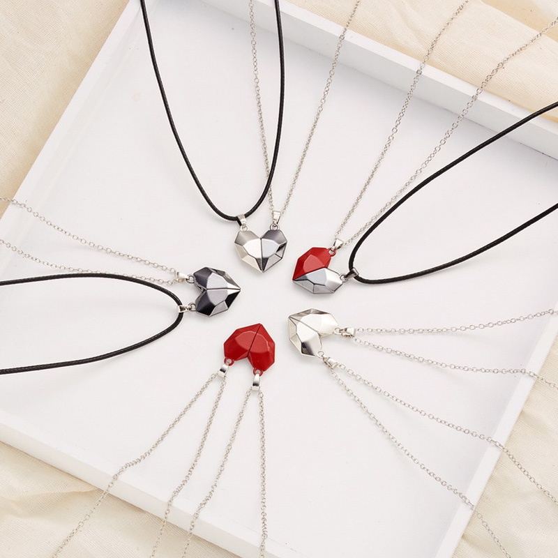 Set 2 Vòng cổ Trái Tim Đính Đá Từ Tính Cho Cặp Đôi