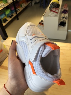 Giày sneaker trắng cam