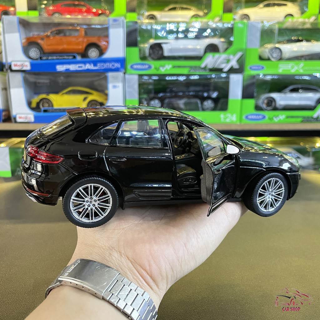 Mô hình xe ô tô Porsche Macan Turbo Hãng Welly FX tỉ lệ 1:24 màu đen