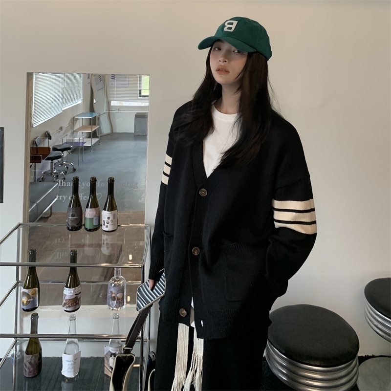 Áo khoác cardigan len nữ trơn đen sọc tay trắng freesize phom rông mùa đông hàn quốc hàng quảng châu C1091