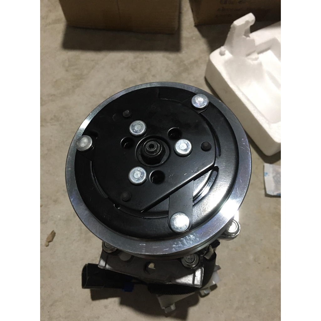 lốc điều hoà MF1002  dùng cho xe Đầu kéo Max Foc 12v 8PK