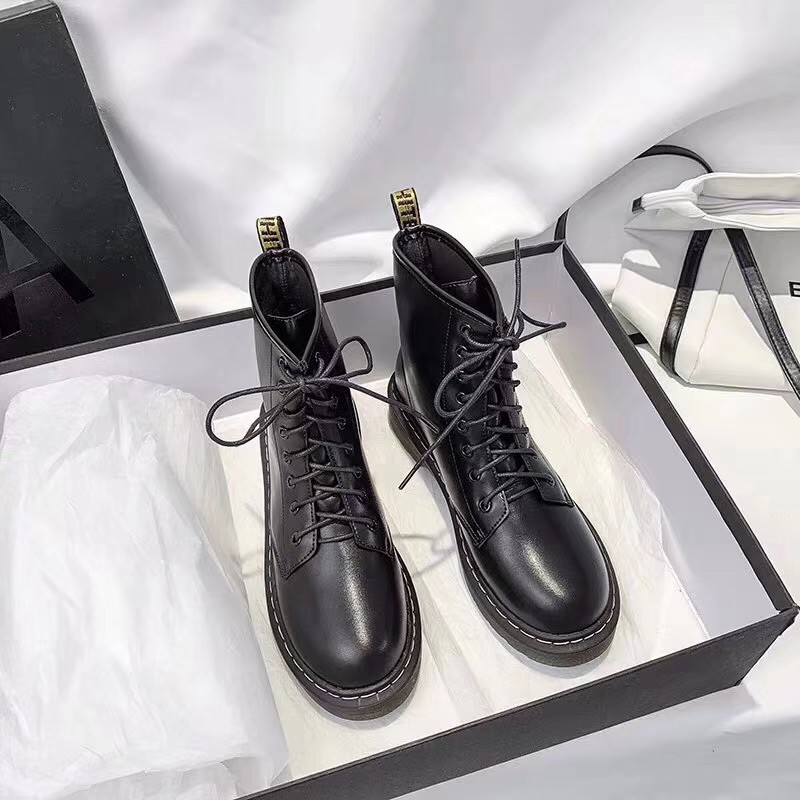 Boots dáng dr martens cao cổ (CÓ SẴN ĐỦ SIZE CLIP TỰ QUAY) giày da mềm êm chất đẹp, màu đen chuẩn form size, dễ phối đồ. | BigBuy360 - bigbuy360.vn