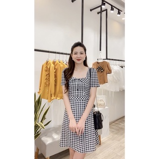 Váy kẻ trơn cổ vuông