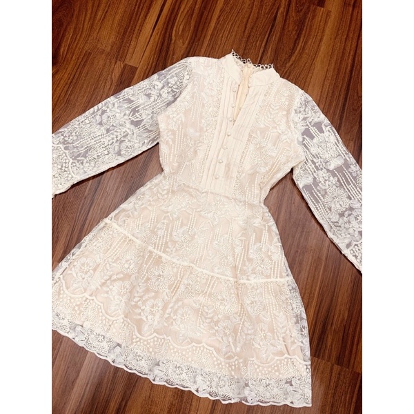 G11-đầm ren Nude xoè