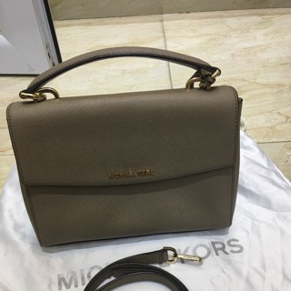 Túi michael kors size s màu nâu ghi made in uk hàng chuẩn auth 100% ngang tầm 25cm đựng đc nhiều đồ phù hợp cho dân vphg