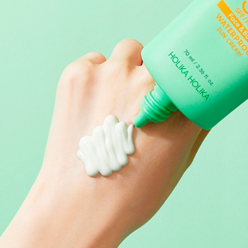 [HOLIKA HOLIKA] Aloe Soothing Essence Waterproof Sun Cream SPF50+ PA++++ 70ml