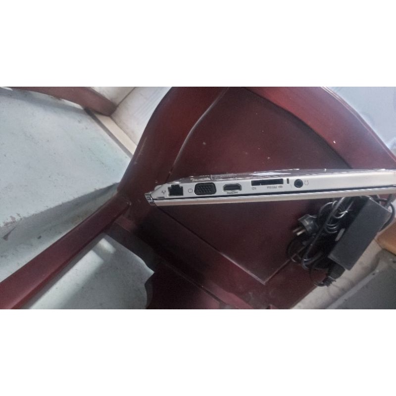Laptop score i5 ssd 128gb win 10 ram 4gb pin sạc đầy đủ bể kính màn hình vẫn dùng ok (GIAO HÃNG NGẤU NHIÊN)