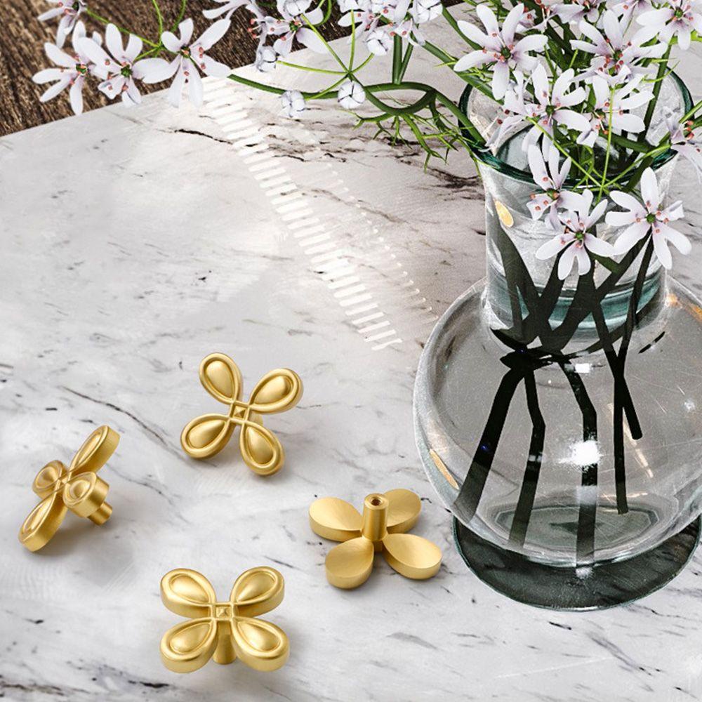 Tay Nắm Cửa Tủ Hình Bông Hoa Độc Đáo Tiện Dụng Cho Nhà Bếp