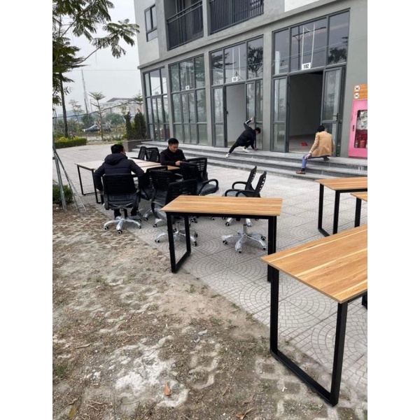 Bàn chữ U chân đen - trắng mặt bàn nhiều màu mới