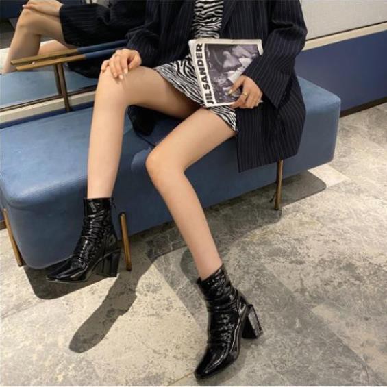 Giày Boot Nữ/ Giày Boot Cổ Thấp 7Cm Da Nhăn Bóng Hai Màu Đen Kem Trắng Cực Sang Chảnh Đế Vuông Mũi Vuông | BigBuy360 - bigbuy360.vn