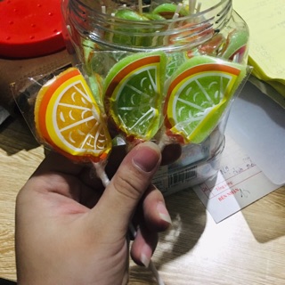 Kẹo mút dẻo hình múi cam (50 chiếc)