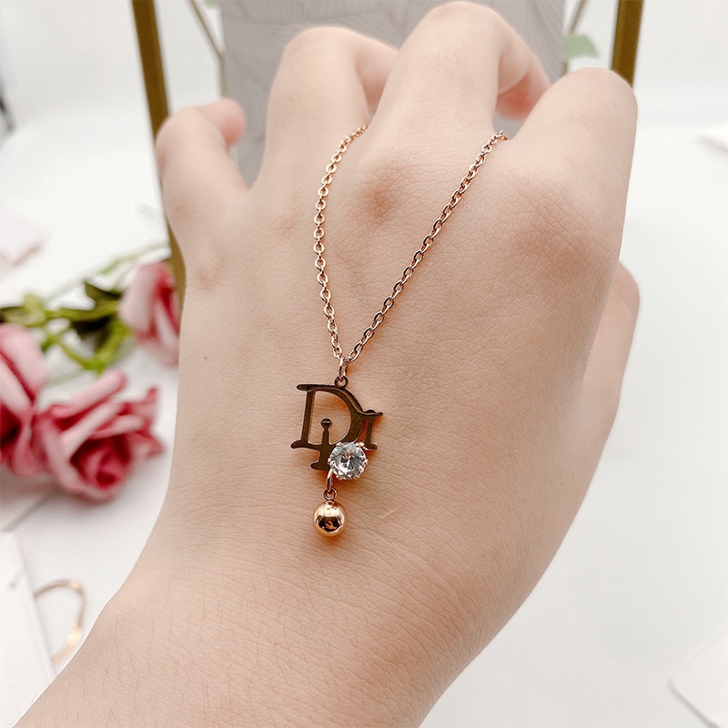 Dây chuyền mạ vàng hồng 18k mặt chữ d đính đá zircon chống nước chống mồ hôi không phai màu làm quà tặng