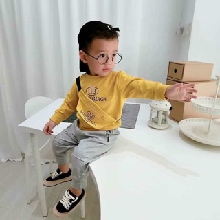 Áo Balenciaga kèm túi đeo chéo