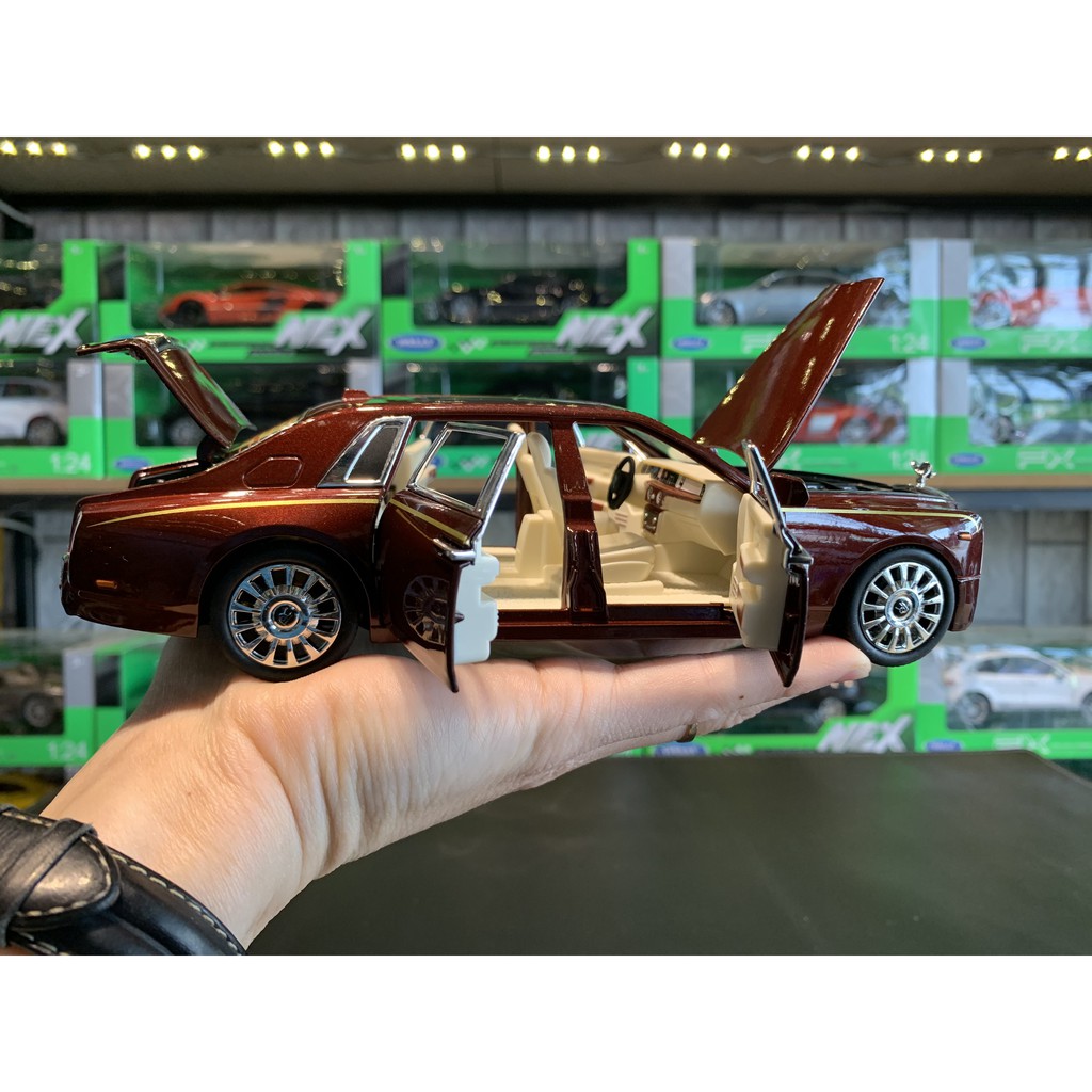 Mô hình xe ô tô Rolls Royce Phantom VIII Tỉ lệ 1:24 của Hãng CHEZHI