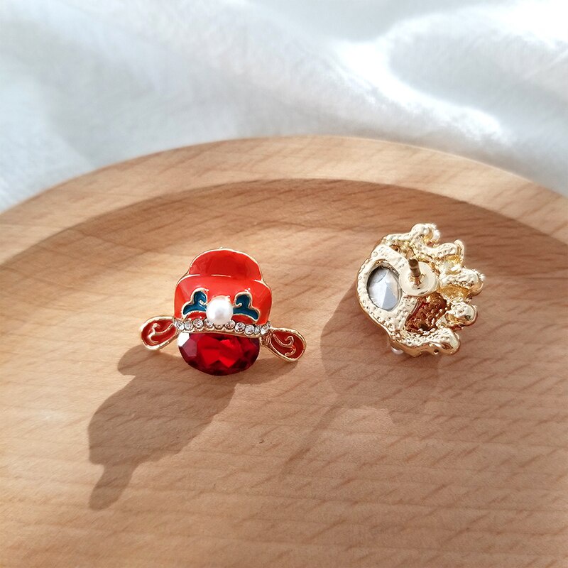 Ghim cài áo thiết kế mão đỏ ấn tượng độc đáo thời trang